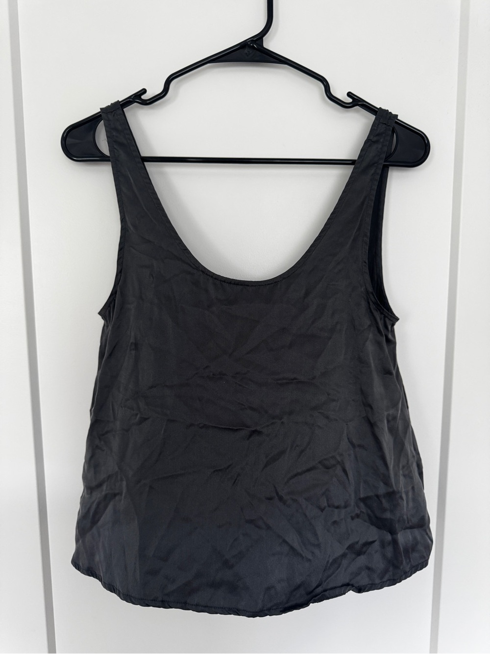 Women's Black Scoop Neck Crop Tank Top